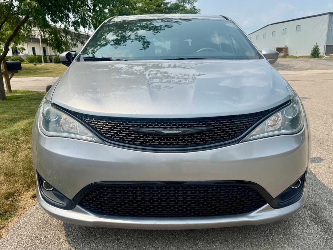 Photo 3 of 2018 Chrysler Pacifica Touring Plus