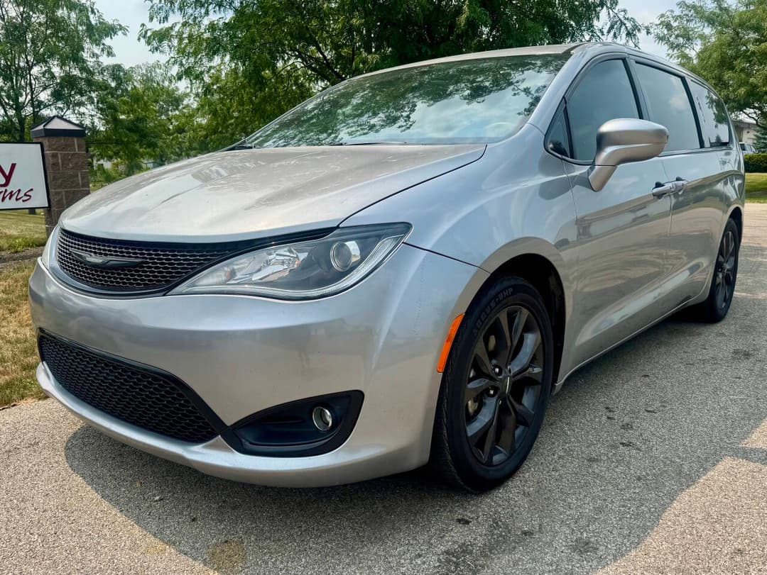 Photo 2 of 2018 Chrysler Pacifica Touring Plus