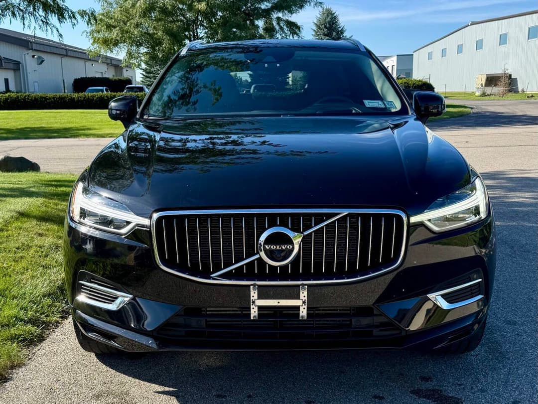 Photo 2 of 2019 Volvo XC60 T8 eAWD Inscription