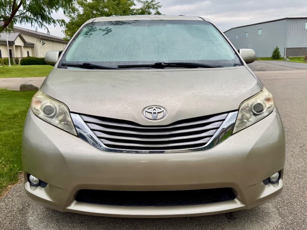 2015 Toyota Sienna XLE - Image 3