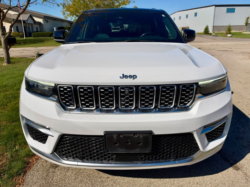 Photo 3 of 2023 Jeep Grand Cherokee Summit