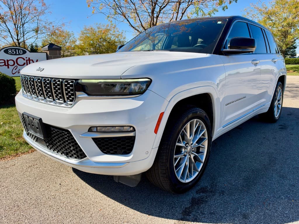 Photo 2 of 2023 Jeep Grand Cherokee Summit