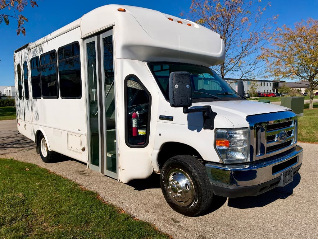 Photo 3 of 2017 Ford E-Series E-350 SD