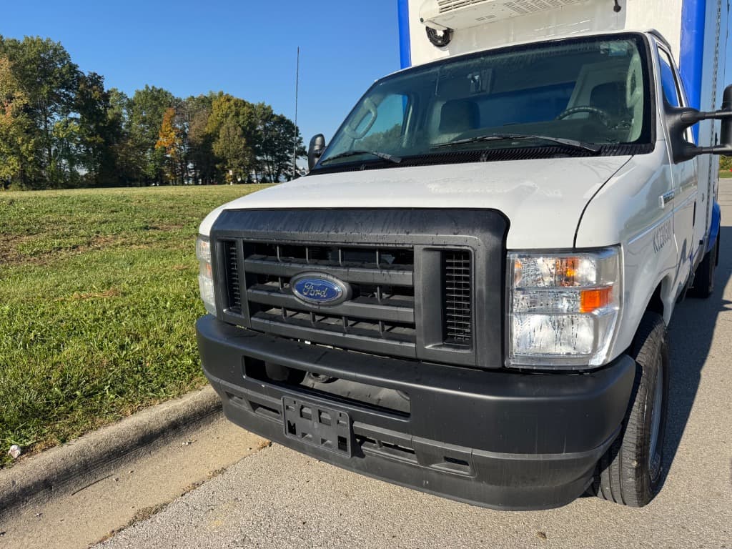 Photo 2 of 2023 Ford E-Series E-350 SD